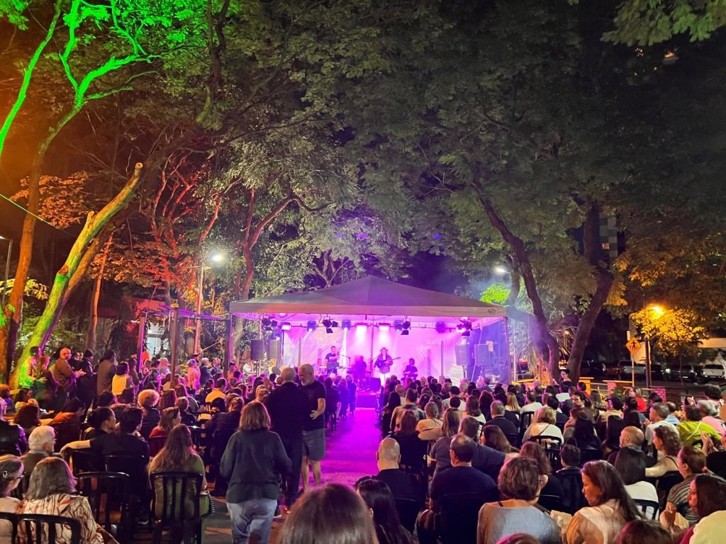 Projeto Música no Bosque apresenta banda Alici Kompany em noite com sucessos das décadas de 70, 80 e 90, nesta sexta-feira (8/8)
