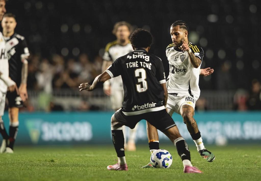 Vasco e Atlético-MG empatam em São Januário em jogo de luta e frustrações
