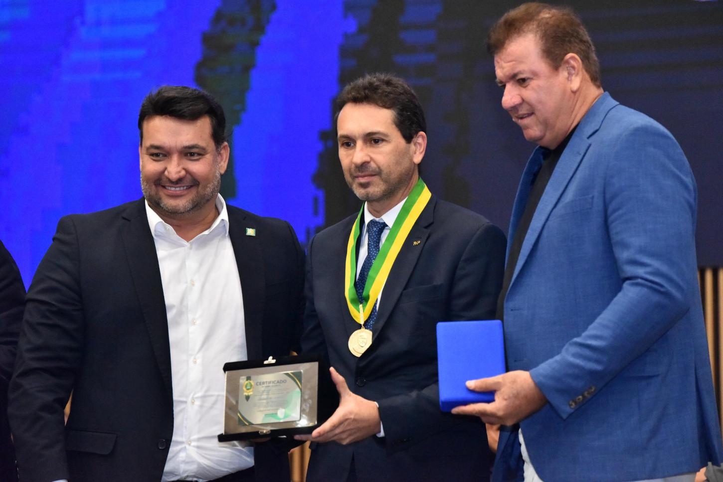 Condecorado na Câmara, Vilela reafirma apoio ao setor produtivo de Aparecida