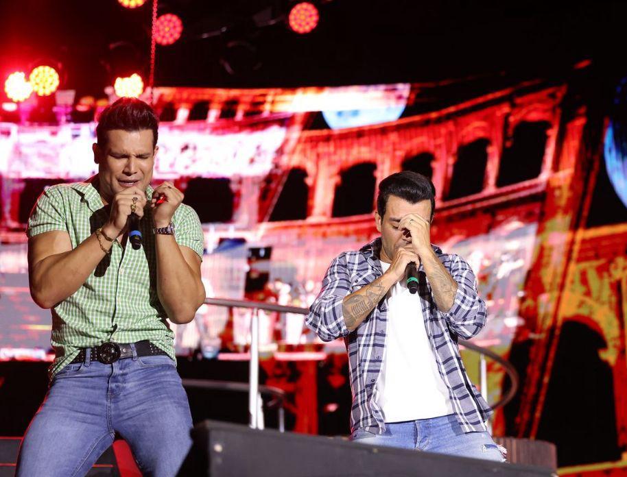 Israel Novaes e Thiago Brava gravam DVD “Os Cara do Arrocha e a Turma de 2012” em Goiânia com participações especiais