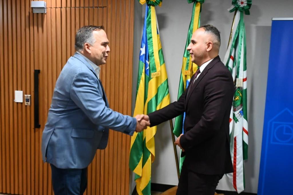 Sandro Mabel apresenta metronização para embaixador da Sérvia