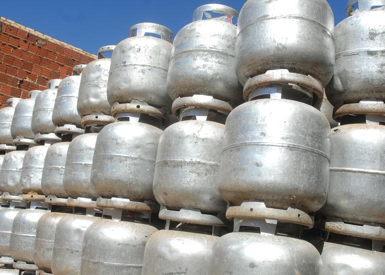 Beneficiários com NIS final 3 recebem Auxílio Gás nesta quarta-feira