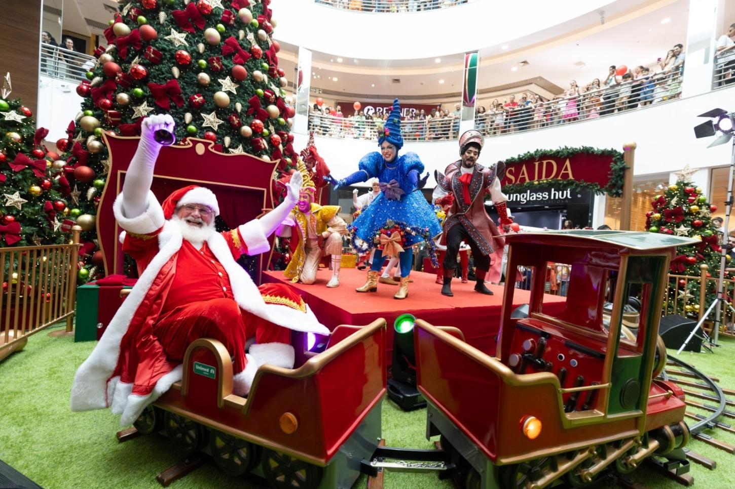 Chegada do Papai Noel marca início das celebrações do Natal e dos 30 anos do Goiânia Shopping