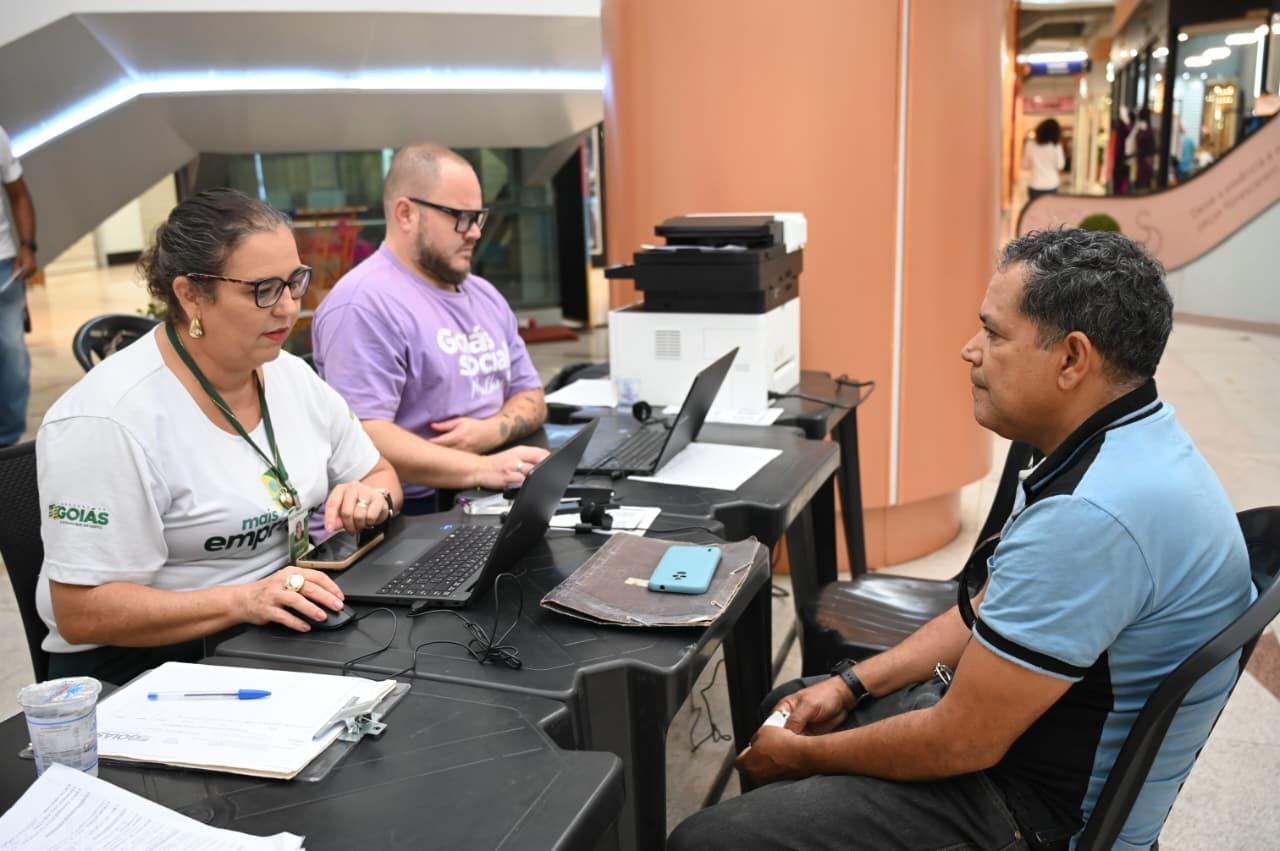 Feirão de Empregos chega ao Aparecida Shopping