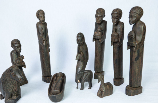 Presépio da África, esculpido na madeira.