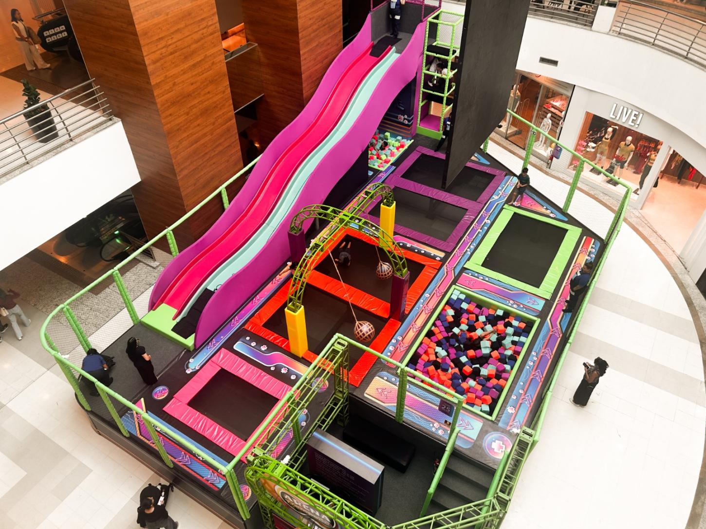 Arena Trampolim transforma férias no Goiânia Shopping em experiência de movimento, cores e aventura