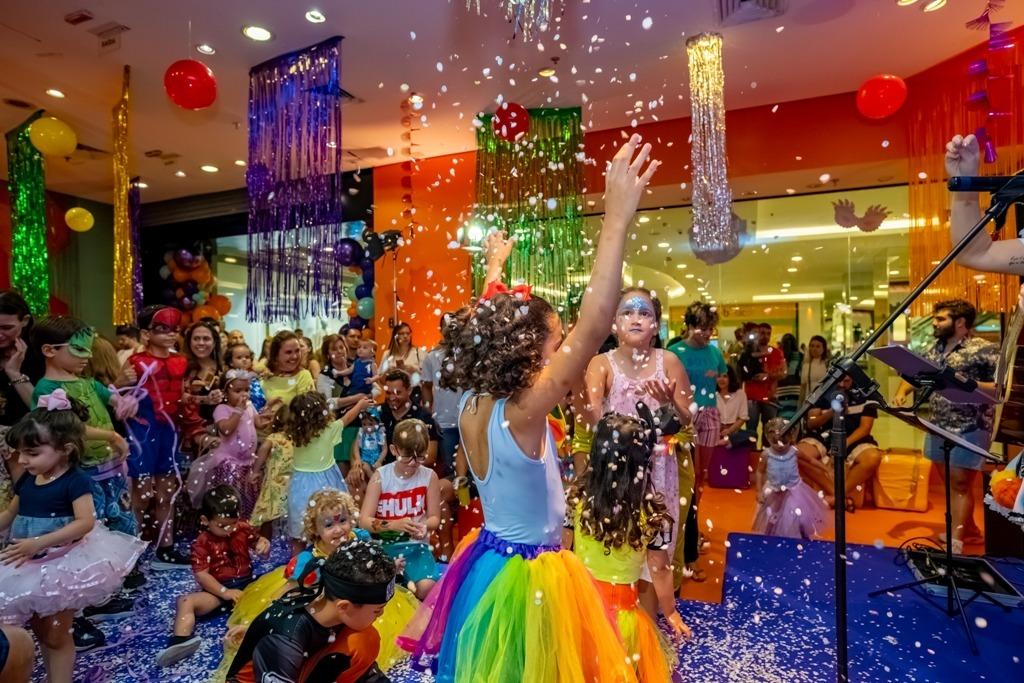 Bailinho de Carnaval do Goiânia Shopping une folia e solidariedade