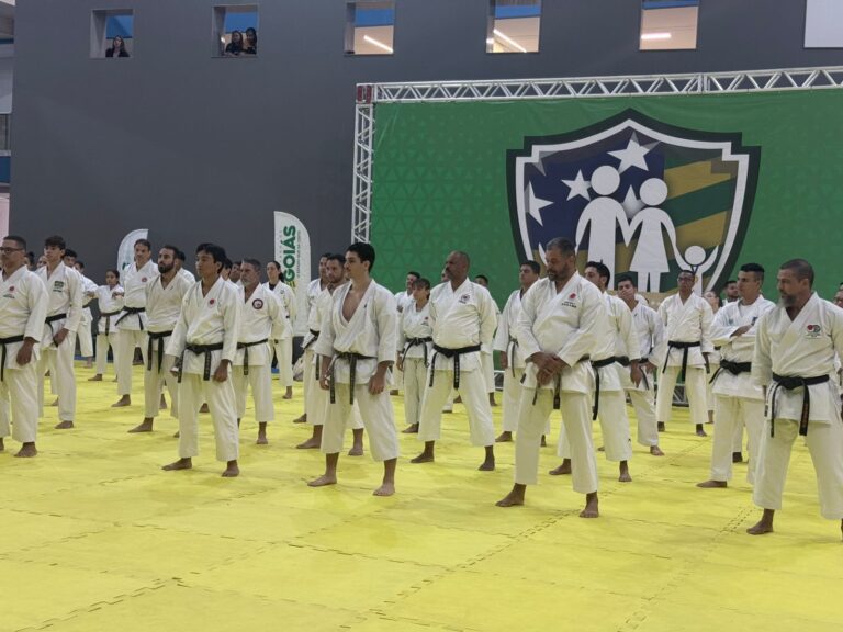 Projeto Construindo Campeões capacita 300 professores