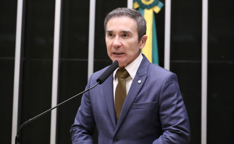Projeto proíbe novo contrato de aluguel para inquilino que abandonar animal