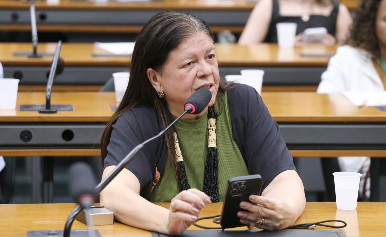 Comissão aprova projeto que amplia pausas para amamentação no trabalho