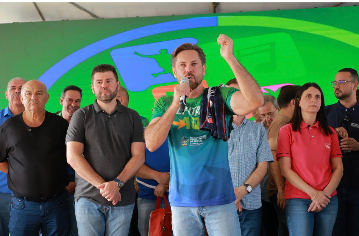 Alego realiza 46ª edição do programa Deputados Aqui em São Luís de Montes Belos, Israelândia e Moiporá