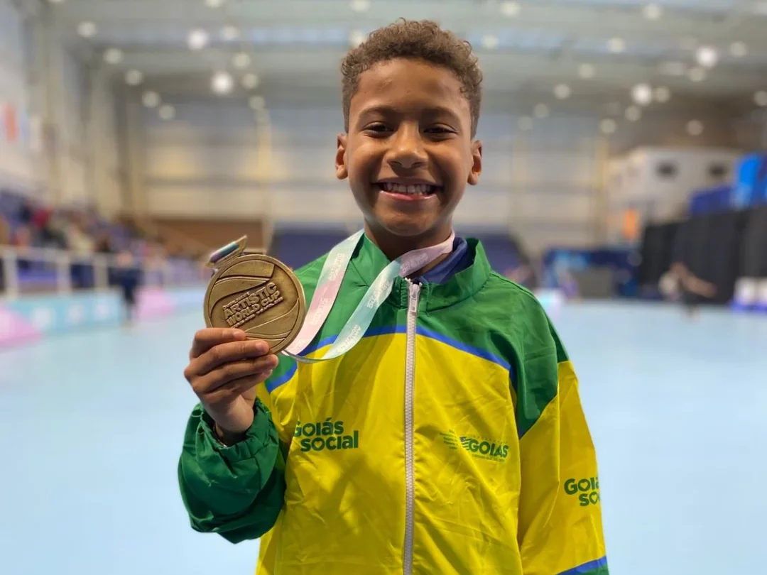 Atleta goiano da patinação artística representa Brasil na Alemanha