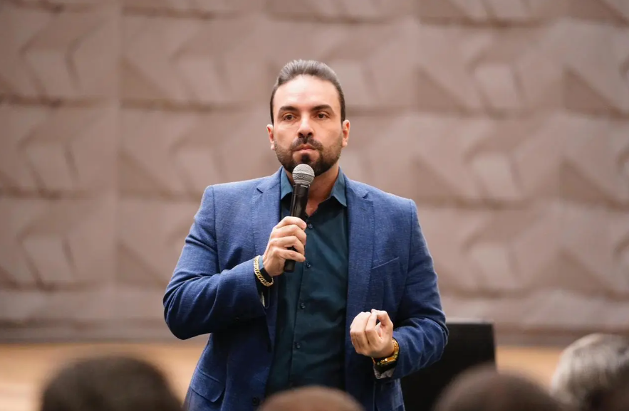 Braço direito de Bruno Peixoto, Rafael Soares entra no jogo e desponta como aposta do União Brasil para a Alego