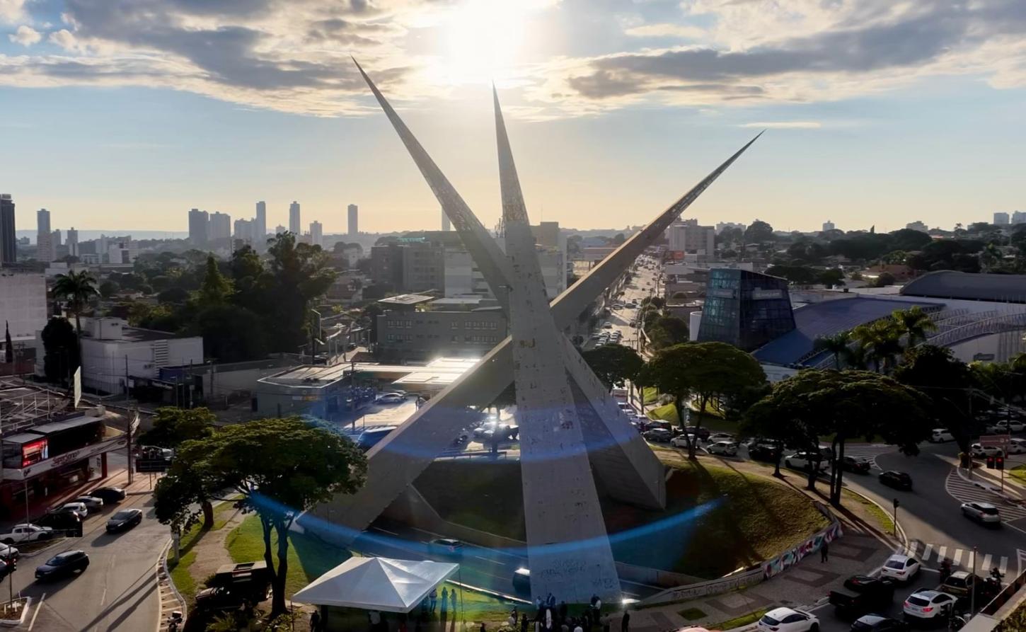 Confira desvios no trânsito para revitalização de monumento na Praça do Ratinho