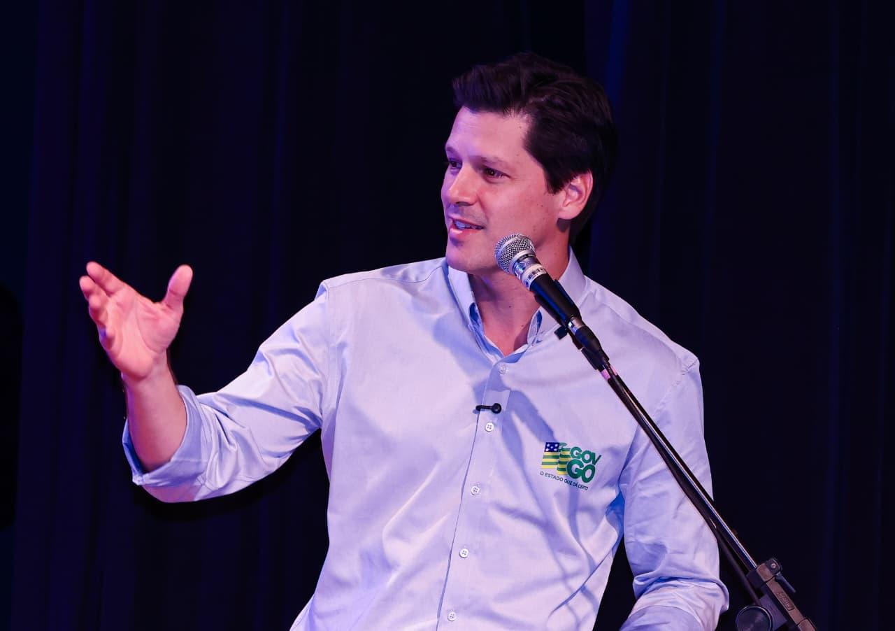 Daniel Vilela anuncia crescimento de 3,8% na economia e o menor desemprego em 12 anos.