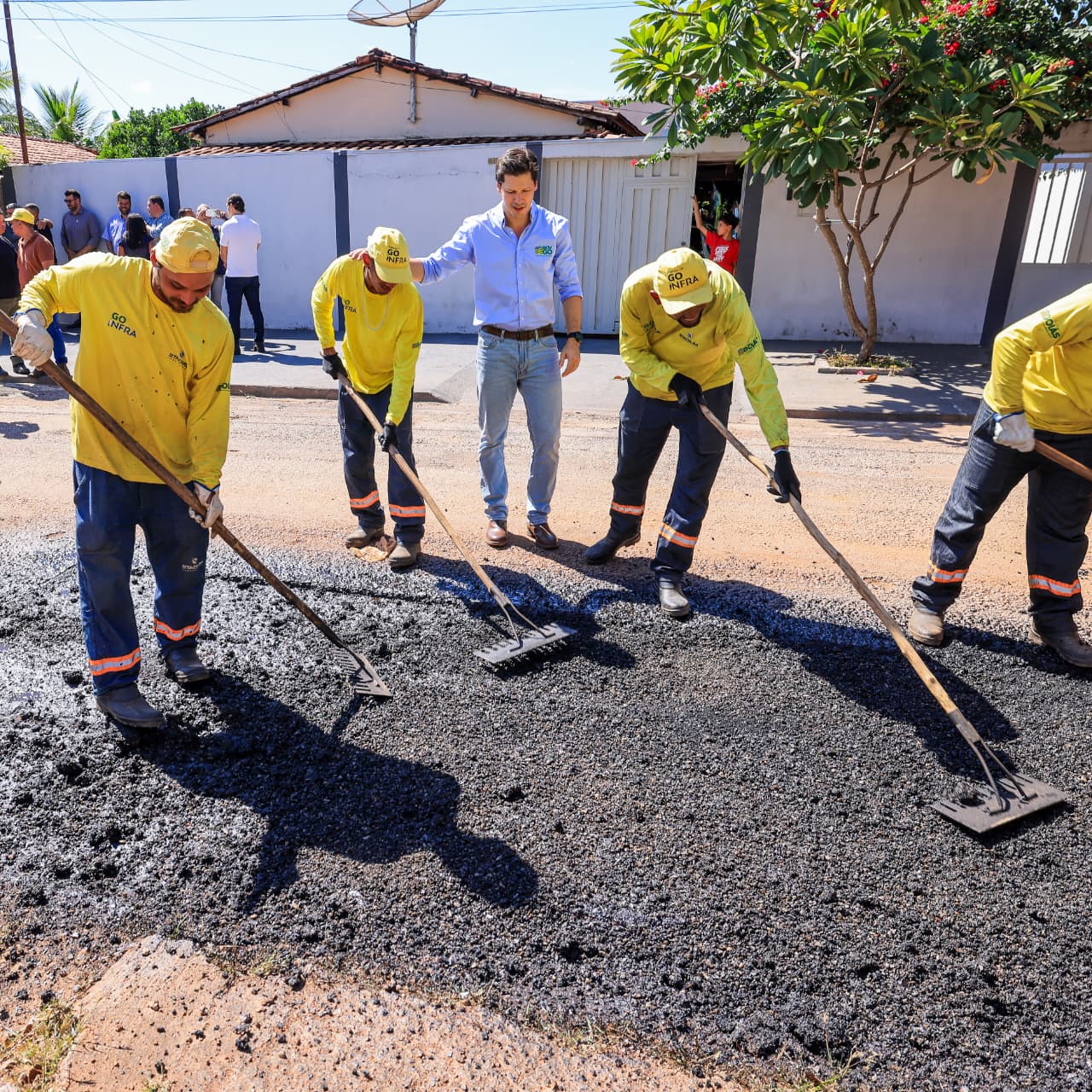 Goiás em Movimento amplia obras nos municípios com recuperação de ruas e construção de travessias