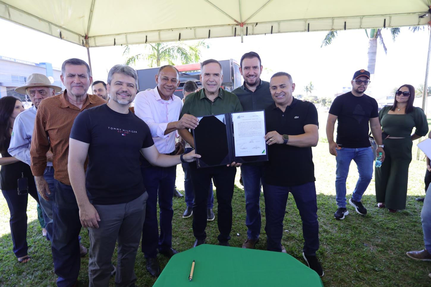 Mabel assina ordens de serviço para recapeamento em bairros da Região Oeste