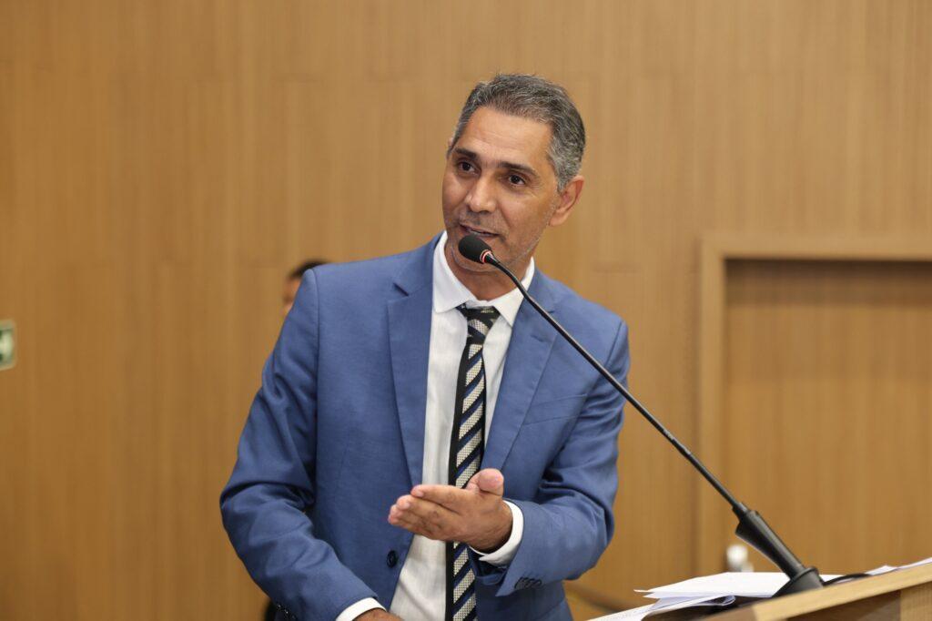 Vereador Wegney Costa entrega títulos de cidadão aparecidense a seis homenageados