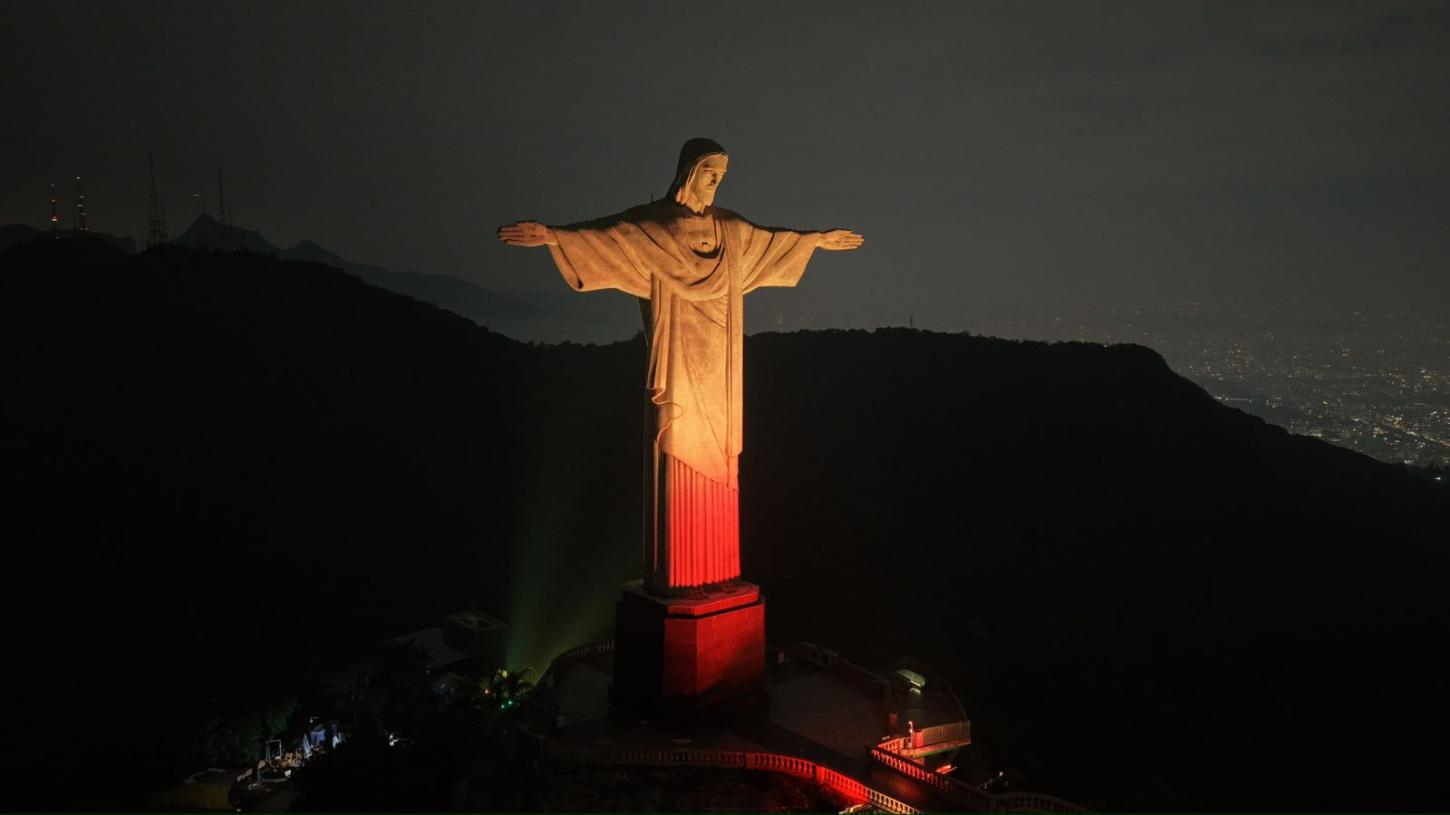 Cristo Redentor ganha cores especiais para anunciar o Totus Tuus Mariae Festival 2026 em homenagem à Nossa Senhora de Guadalupe
