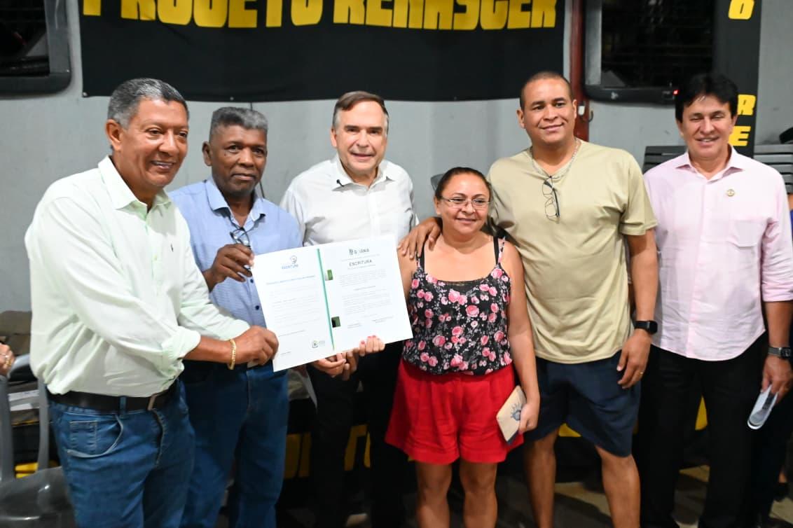 Mabel entrega escrituras a famílias do Residencial Goiânia Viva