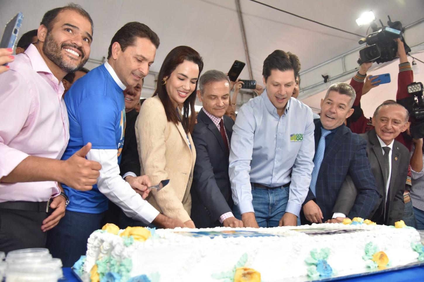 Prefeito Vilela e governador Daniel lideram celebração do aniversário de Aparecida que marca novo crescimento econômico da cidade