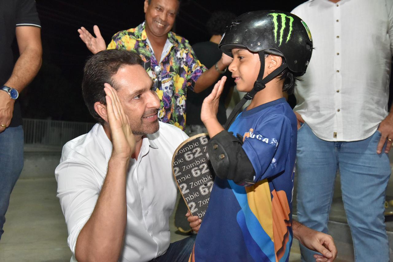 Prefeito Vilela e vice João Campos entregam nova Praça Dom Pedro e pista de skate no Parque Real
