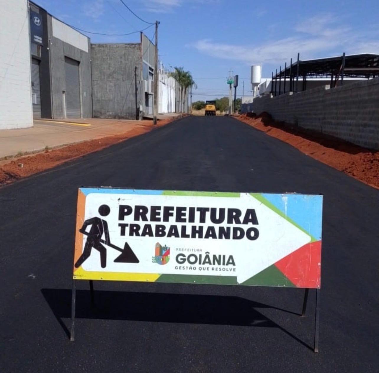 Prefeitura de Goiânia leva pavimentação asfáltica a ruas do Parque Oeste Industrial