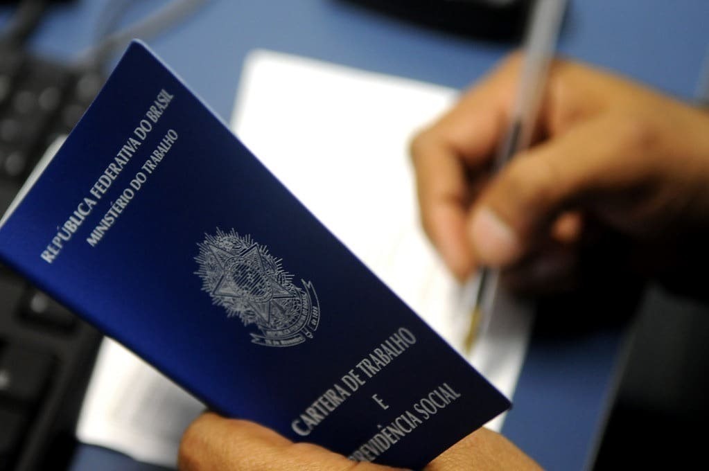 Saldo de empregos supera 11,6 mil vagas
