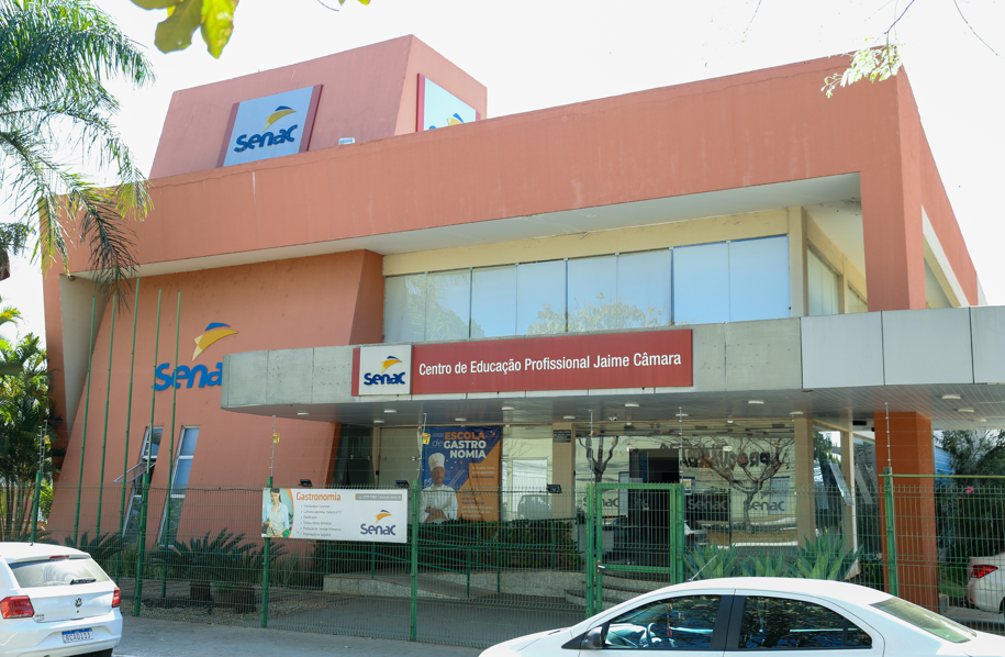 Sesc e Senac Goiás abrem vagas com salários de até R$ 13,4 mil 