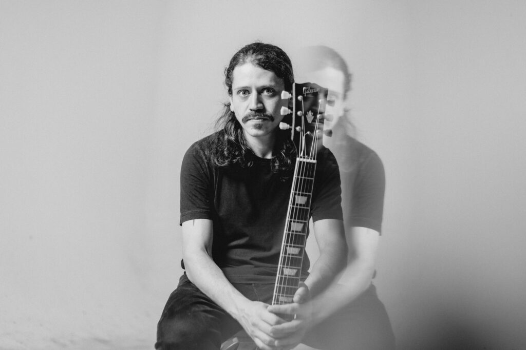 Brunno Veiga estreia carreira solo com álbum autoral  e show gratuito em Goiânia
