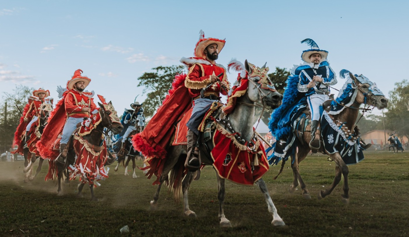 Cavalhadas de Crixás preservam tradição centenária em Goiás