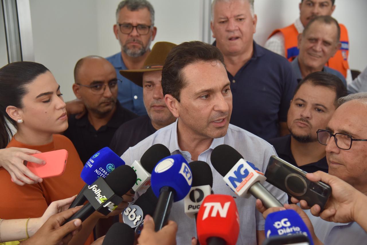 Vilela, vereadores e líderes do Governo de Goiás conferem avanços em obras de infraestrutura, educação e habitação na Vila Romana
