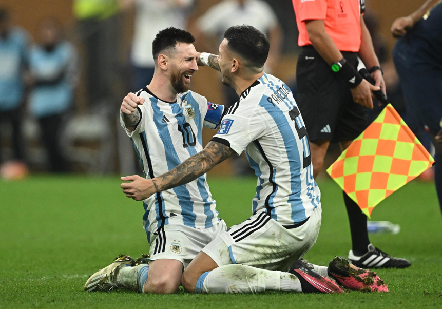 Argentina vence a Inglaterra de virada e vai enfrentar a Espanha na final da Copa do Mundo
