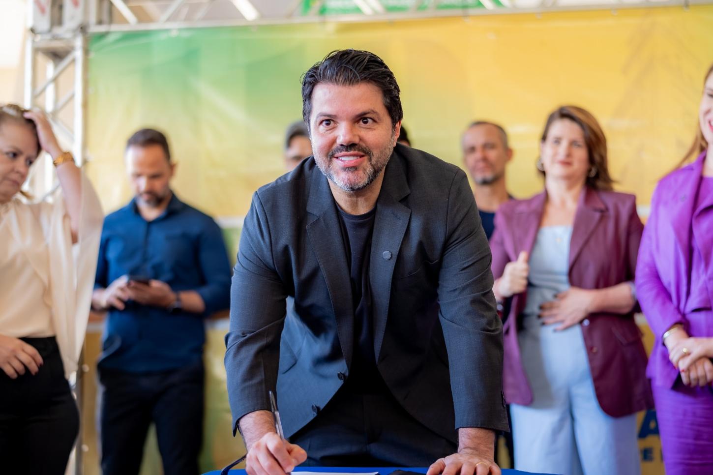 Em Anápolis, Márcio Corrêa assina ordem de serviço para implantação do Centro Municipal de Diagnóstico; inédito em Goiás