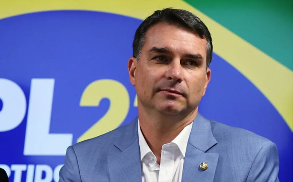 PL oficializa Flávio Bolsonaro como candidato à Presidência da República nas eleições de 2026