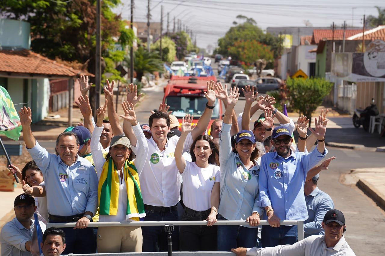 Líder nas pesquisas, Daniel Vilela visita 20 municípios em uma semana e mostra força da base