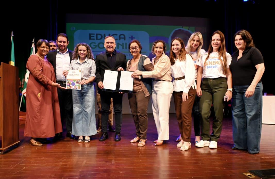 Sandro Mabel lança plano com 93 metas para a educação até 2028 