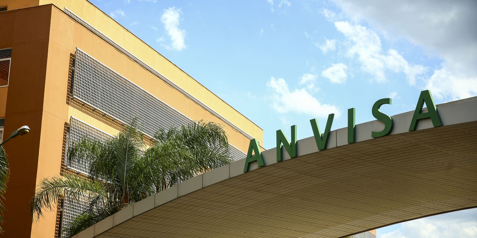 Anvisa proíbe lotes de remédio para esclerose múltipla