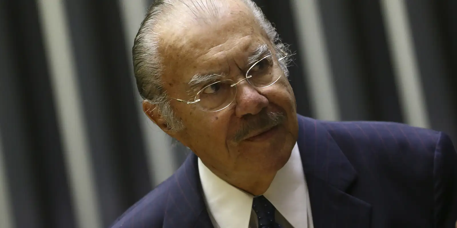 José Sarney permanece internado em hospital de São Paulo devido a pneumonia