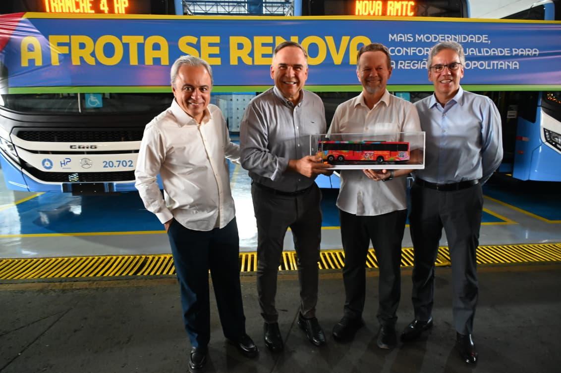 Mabel entrega 19 novos ônibus e afirma que Goiânia tem o melhor transporte coletivo do Brasil