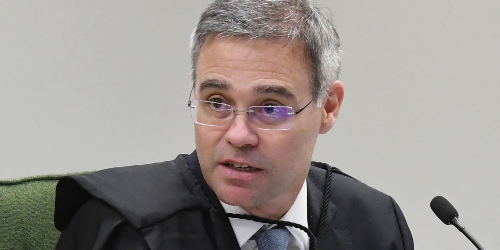 Julgamento do TSE analisa remoção de boatos sobre Flávio Bolsonaro