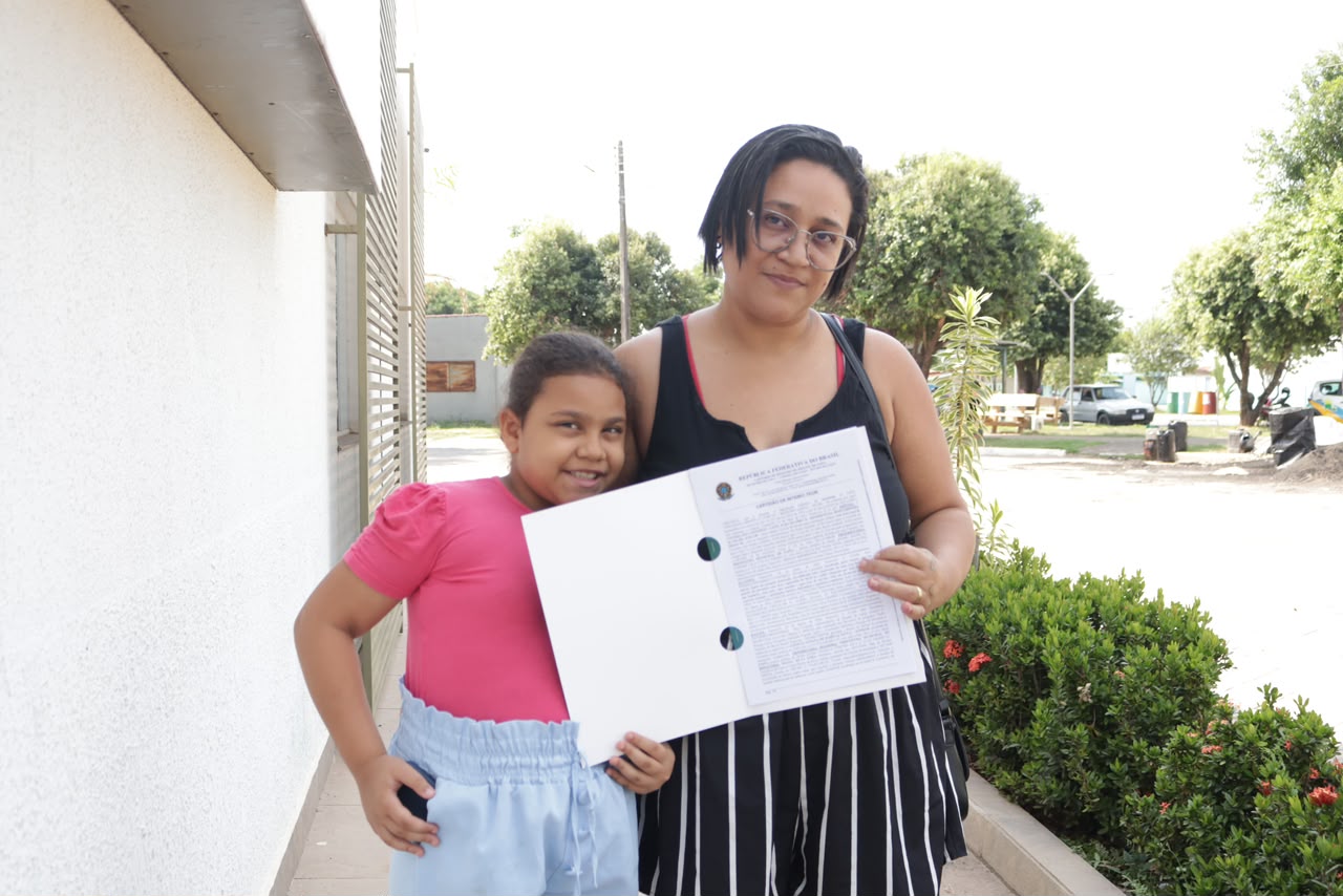 Agehab entrega 98 escrituras de casas a custo zero em Bom Jardim e Piranhas