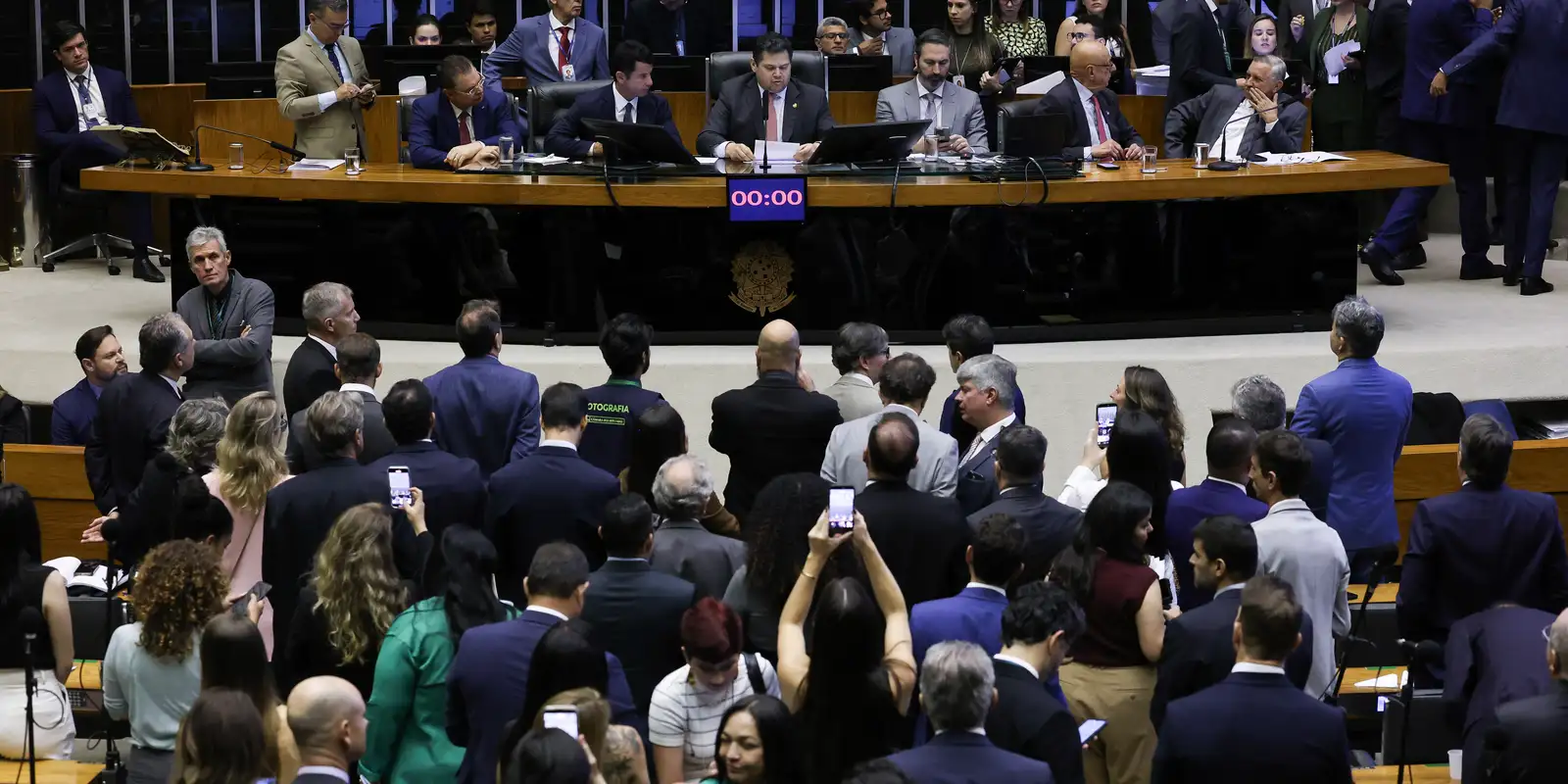 Senado define votação da PEC pelo fim da escala 6x1 para quarta-feira