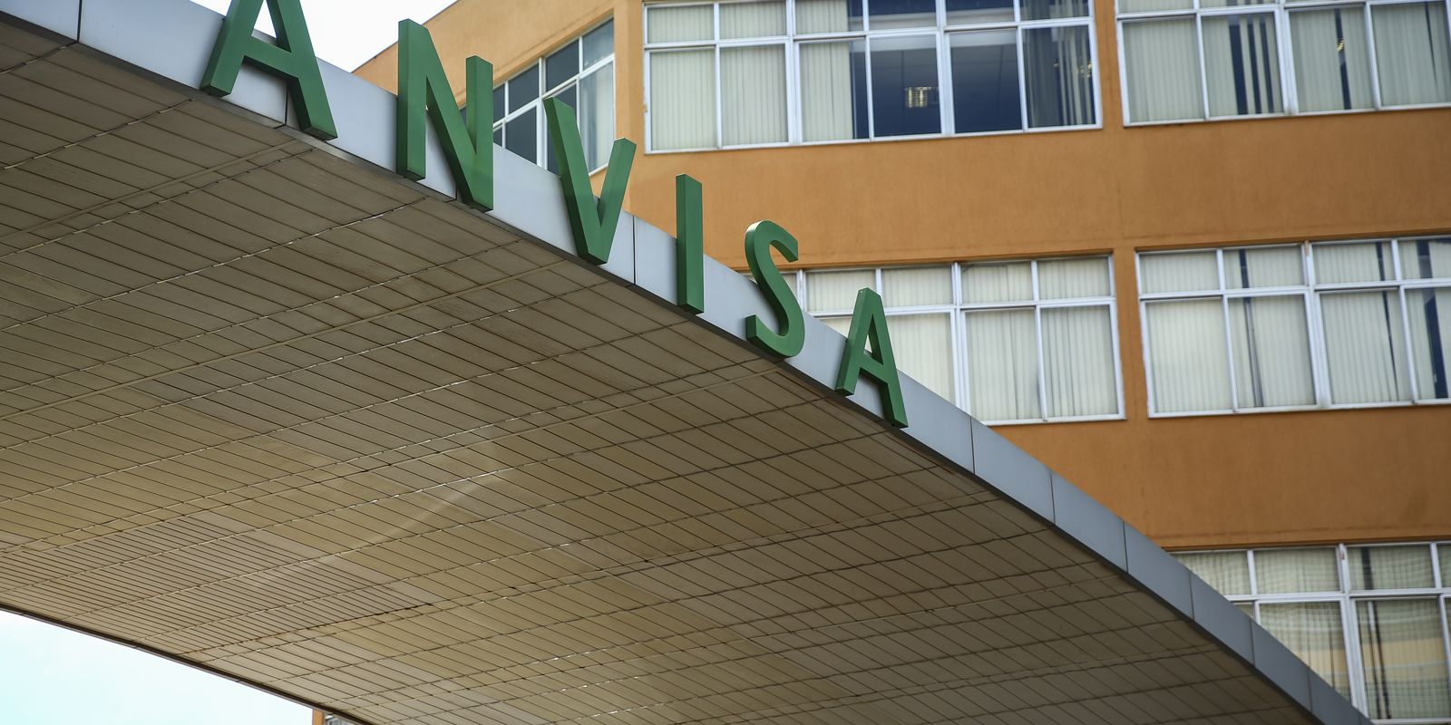 Anvisa suspende propaganda de suplementos alimentares por promessas falsas