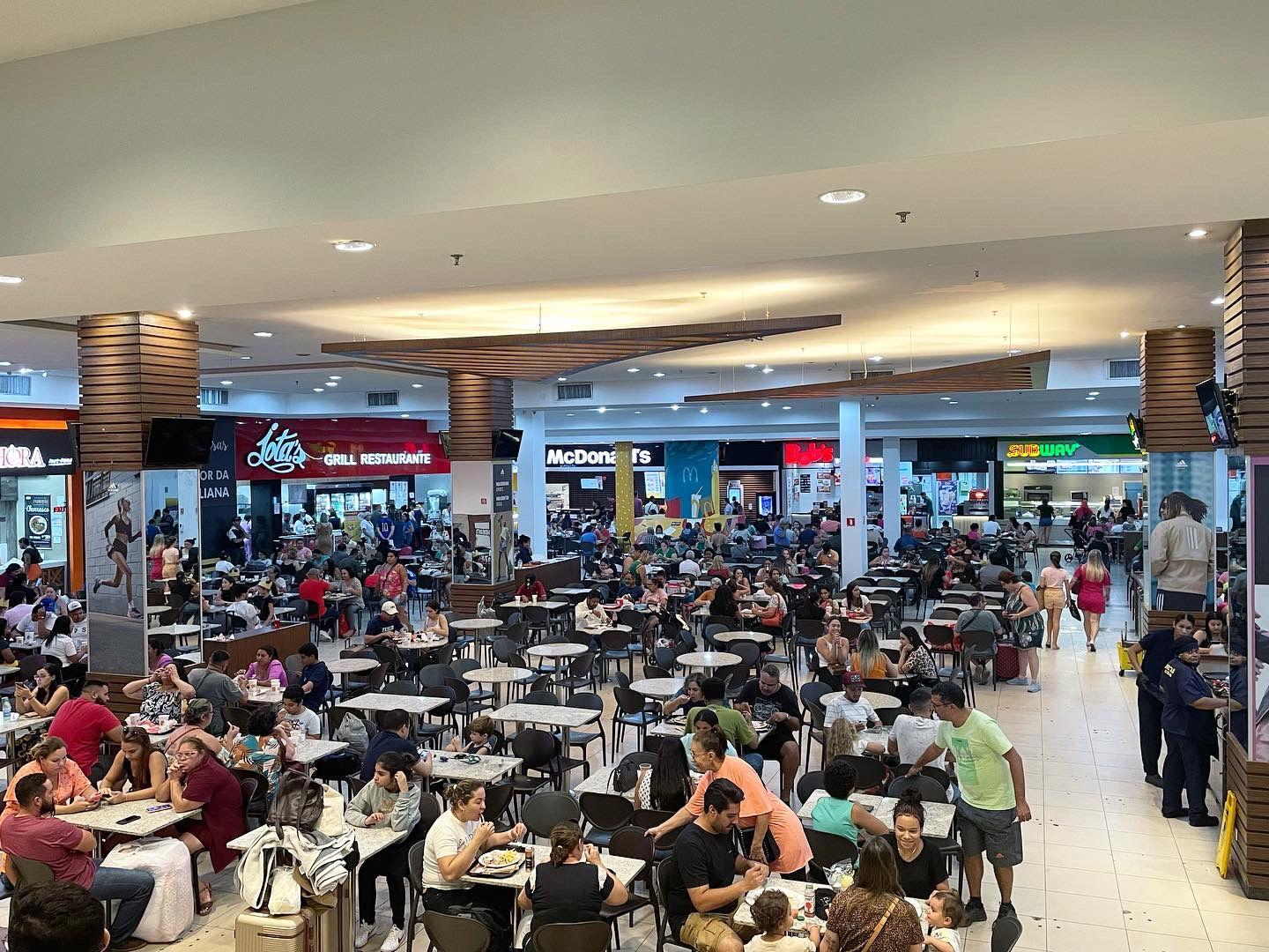 Araguaia Shopping promove quatro edições de happy hour com música ao vivo, promoções e Carreta Furacão