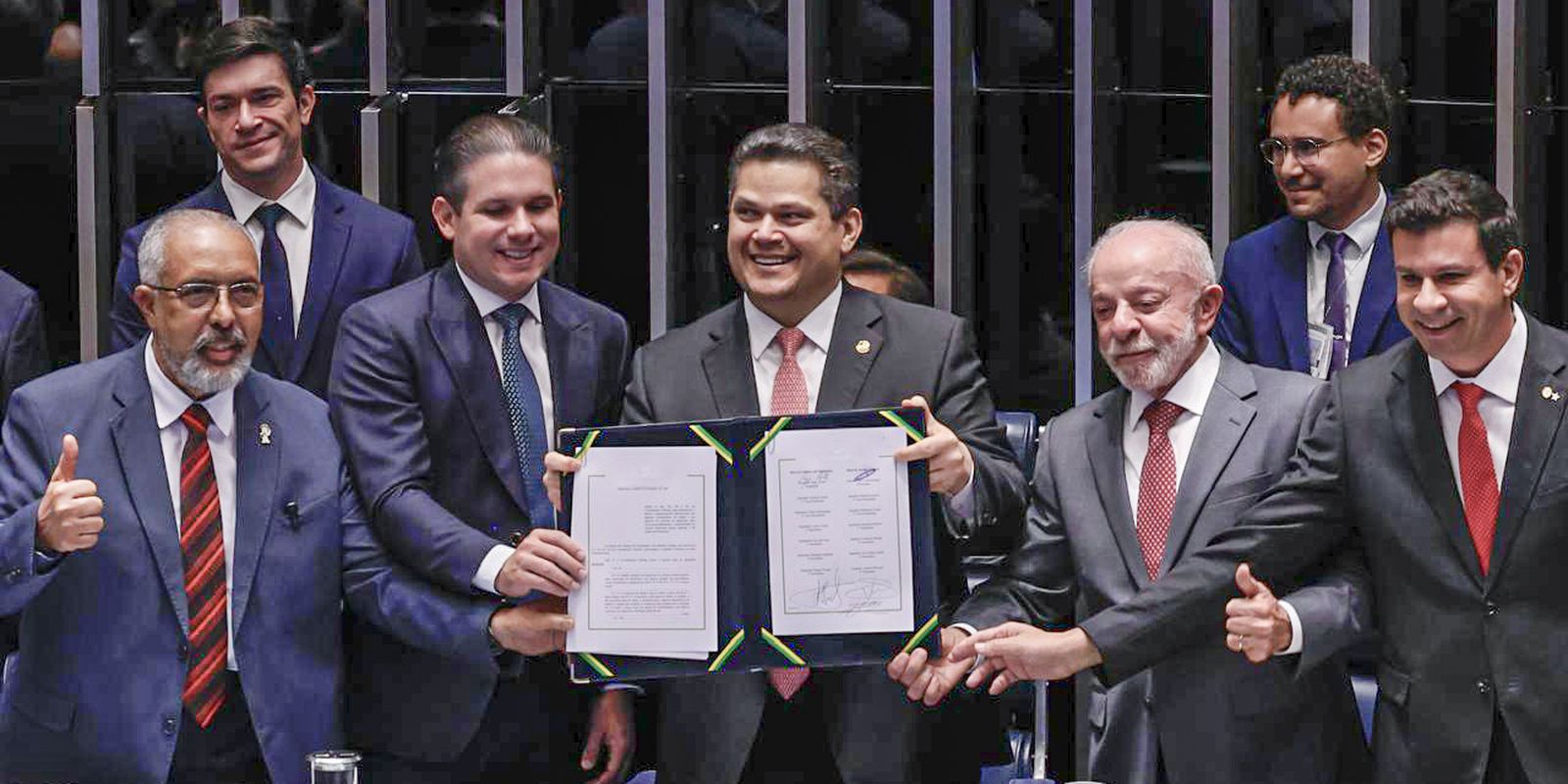 Congresso promulga nova escala 5x2 e fim da 6x1 entra em vigor no país