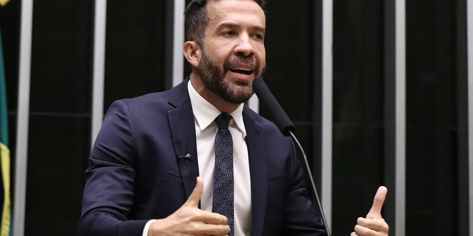 Deputado André Janones é hospitalizado com arritmia em São Paulo