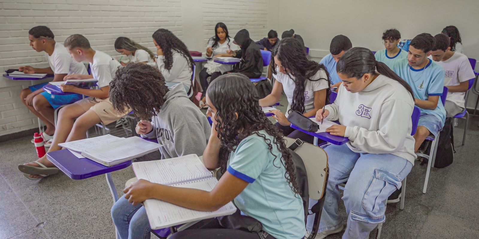 Pesquisa revela que estudantes de escolas públicas buscam ensino melhor