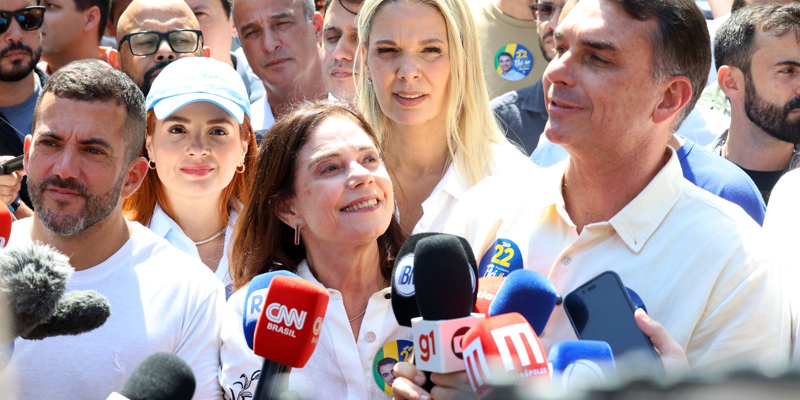 Flávio Bolsonaro garante manutenção do Bolsa Família e Farmácia Popular