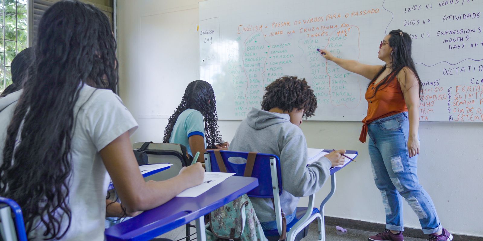 Propostas para a educação: Flávio quer escolas militares e Lula amplia ensino